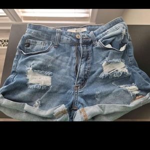 KanCan distressed shorts size 3
